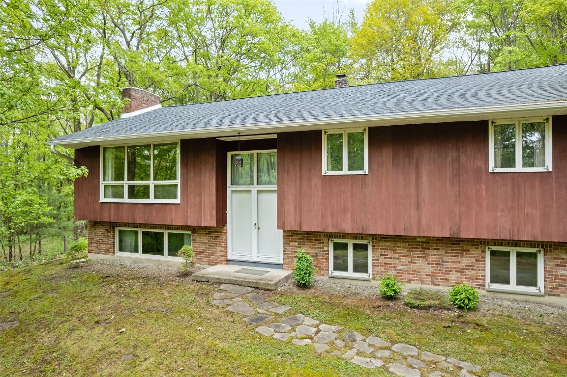 140 Noyes Road Vestal, NY 13850 - Photo 3 of 38 Gallery Image 3