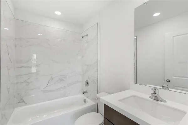 $549,870 | 810 Emerald Grv Drive, Apopka, FL 32703