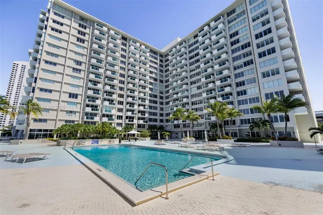 $384,500 | 1200 West Avenue, Unit 317, Miami Beach, FL 33139