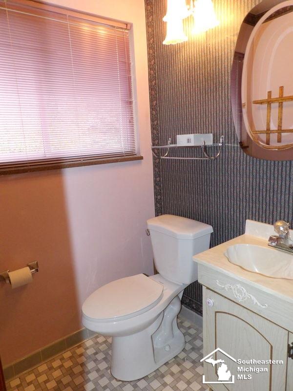 26215 Allen Road Woodhaven, MI 48183 - Photo 24 of 38