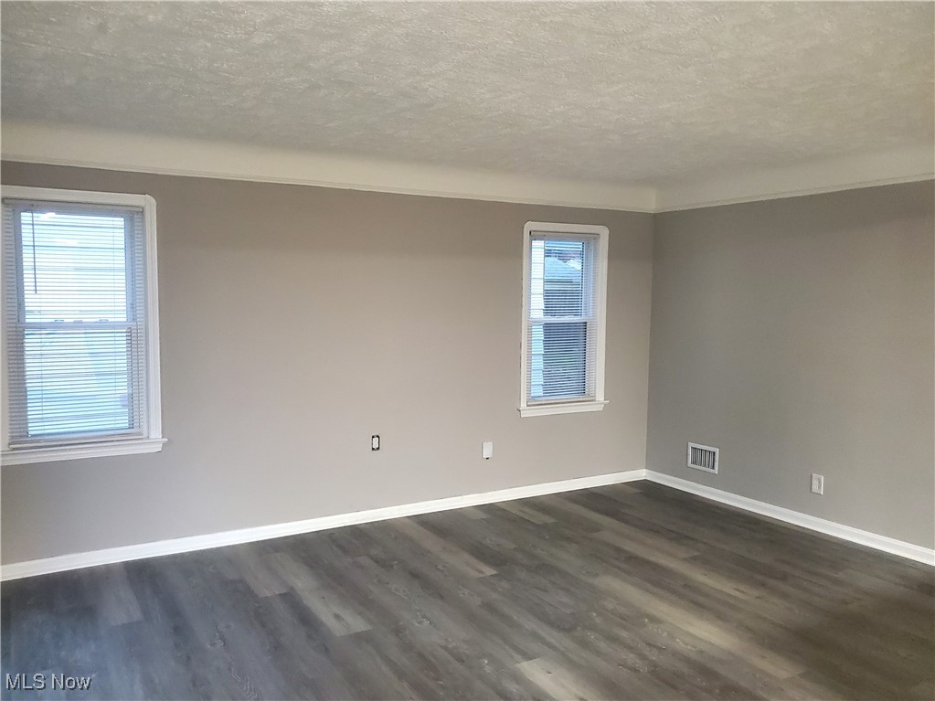 6142 Kelsey Road Parma, OH 44129 - Photo 8 of 23 Living Room