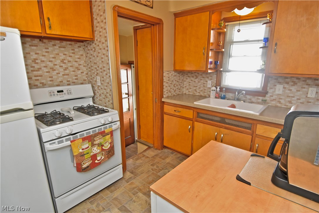 4312 Snow Road Cleveland, OH 44134 - Photo 10 of 24