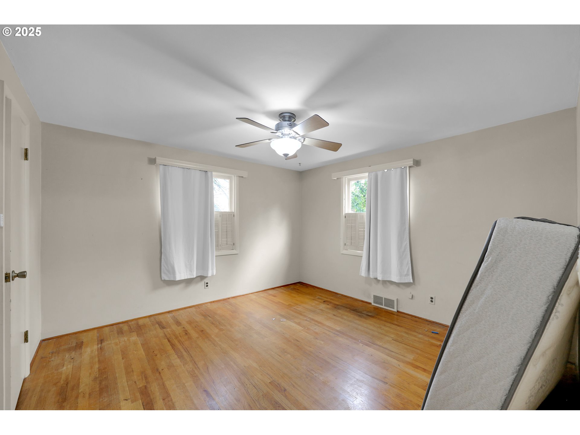 605 Fulvue Drive Eugene, OR 97405 - Photo 12 of 36