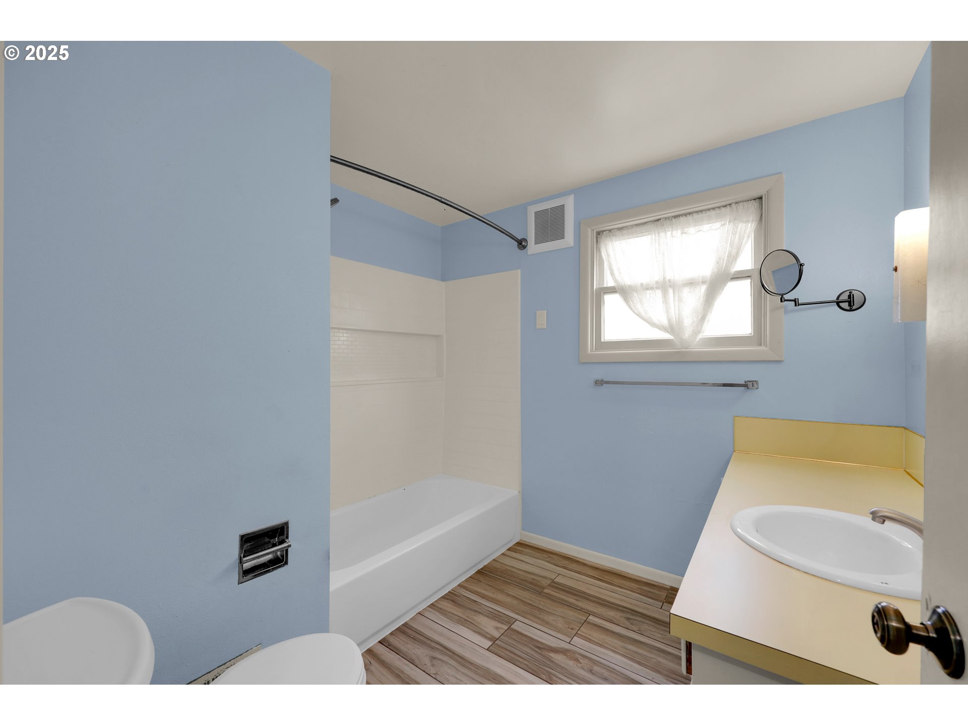 605 Fulvue Drive Eugene, OR 97405 - Photo 14 of 36