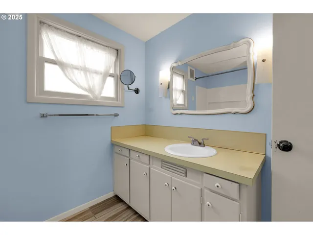 $680,000 | 605 Fulvue Drive, Eugene, OR 97405