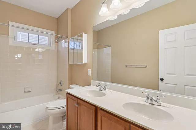 $900,000 | 8242 Castanea Lane, Derwood, MD 20855