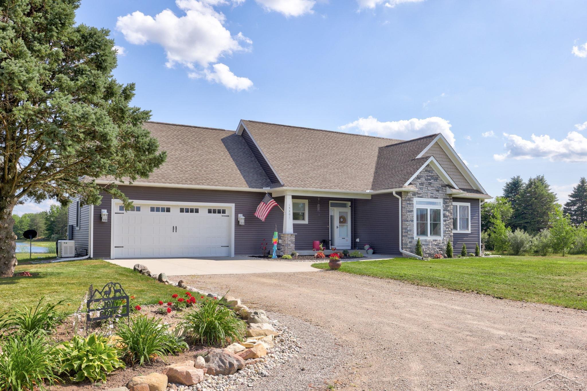 15301 Geddes Road Hemlock, MI 48626 - Photo 2 of 32