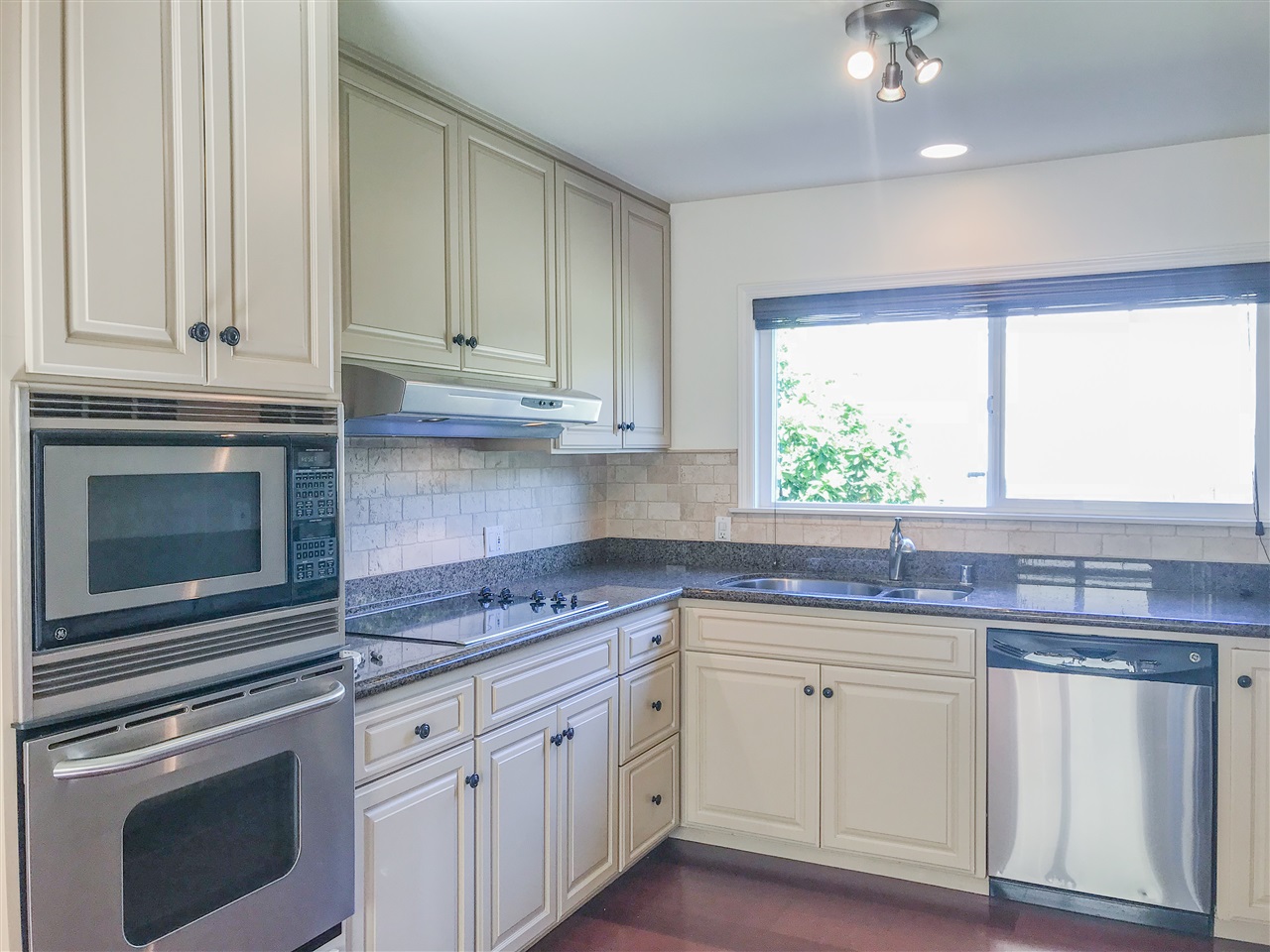 1324 Virginia Way La Jolla, CA 92037 - Photo 4 of 11