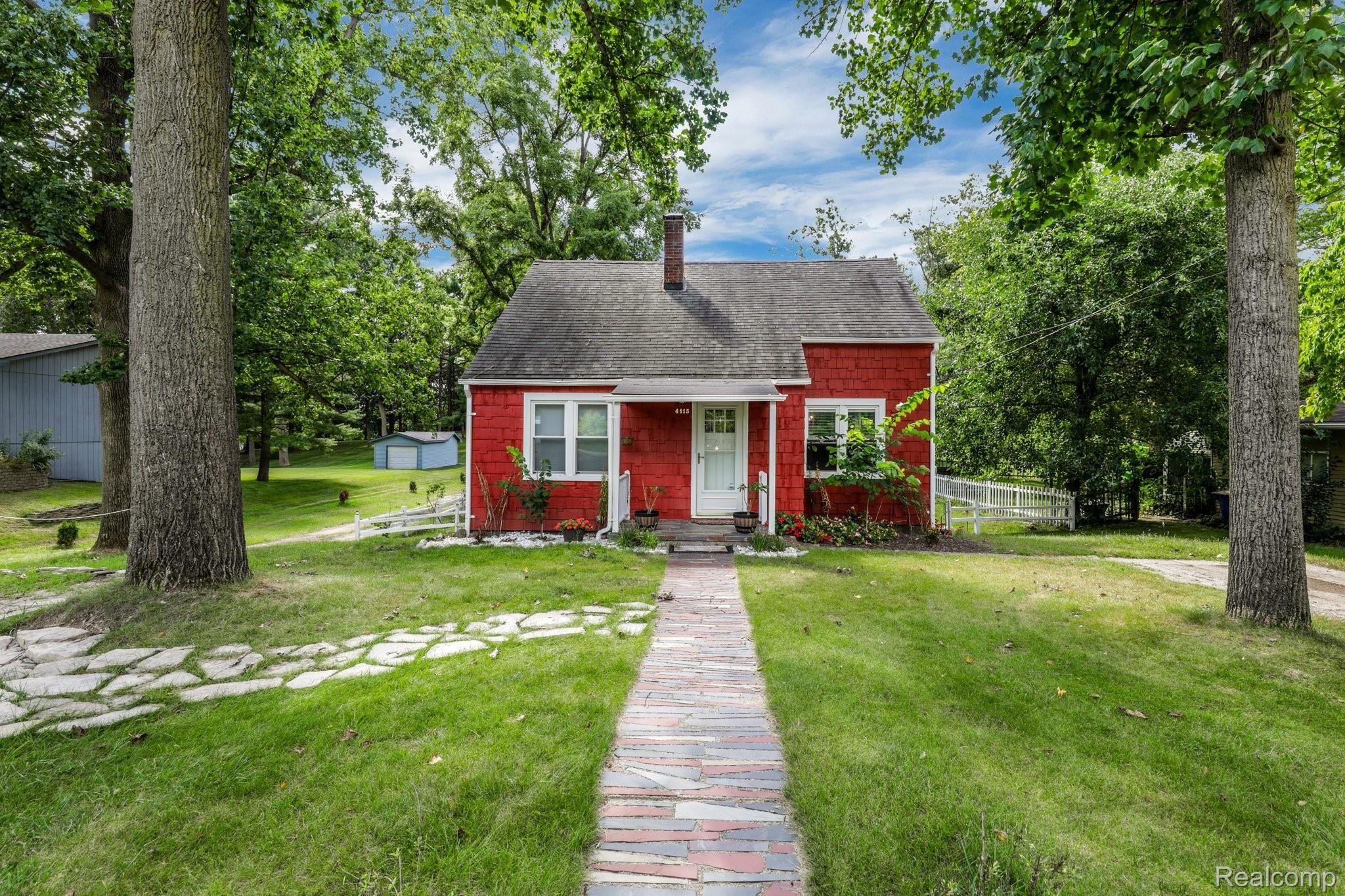 2-web-or-mls-4115 Crocus Road Waterford001.jpg