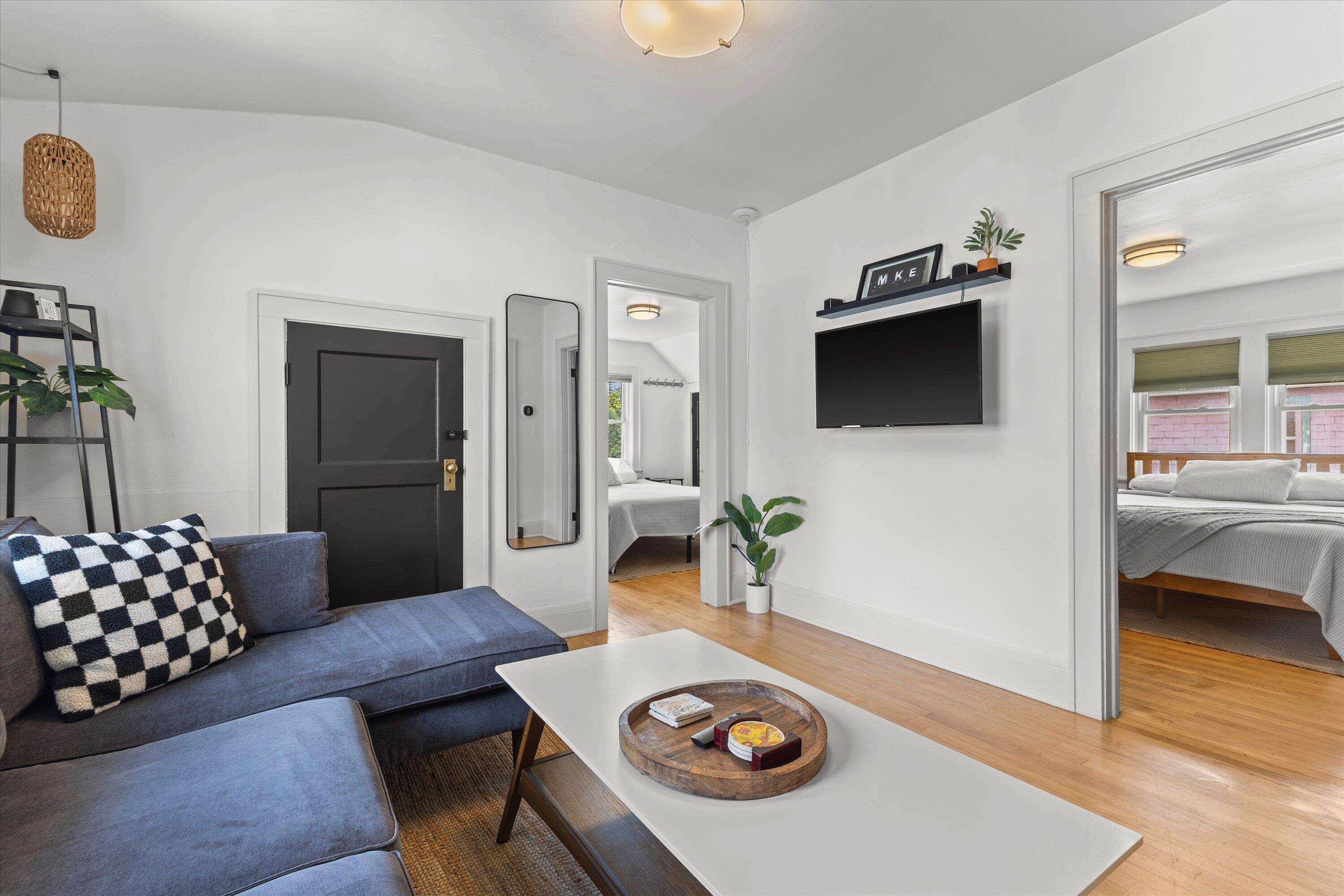 159 North 59th Street Milwaukee, WI 53213 - Photo 9 of 34 Cozy living space in the lower unit