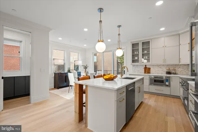 $2,400,000 | 115 North West Street, Alexandria, VA 22314