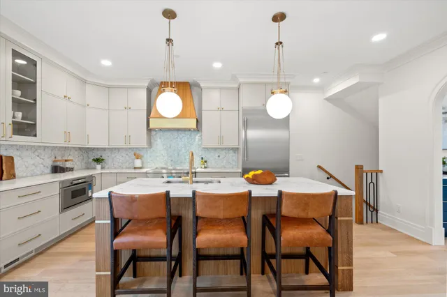 $2,400,000 | 115 North West Street, Alexandria, VA 22314