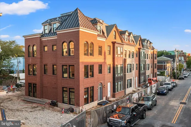$2,400,000 | 115 North West Street, Alexandria, VA 22314