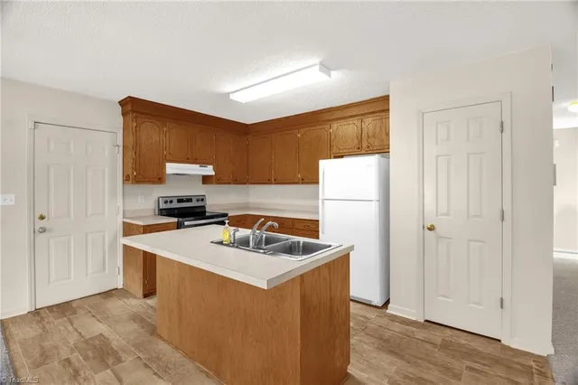 $249,900 | 2001 Sunshine Lane, Lexington, NC 27295