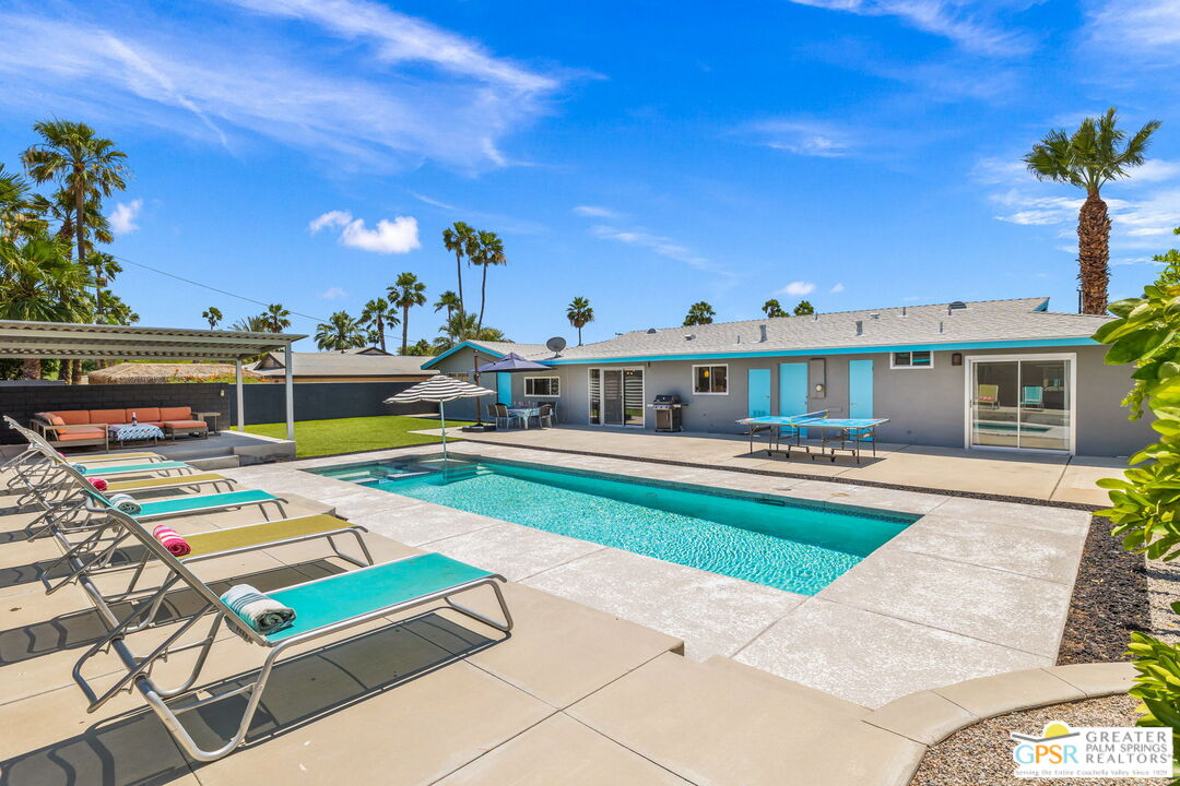 490 East Molino Road Palm Springs, CA 92262 - Photo 39 of 47 a front view of a house with a yard