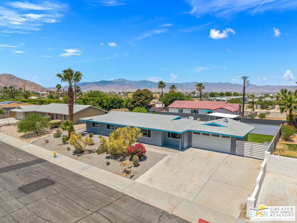 490 East Molino Road Palm Springs, CA 92262 - Photo 44 of 47 a view of a terrace with sitting area