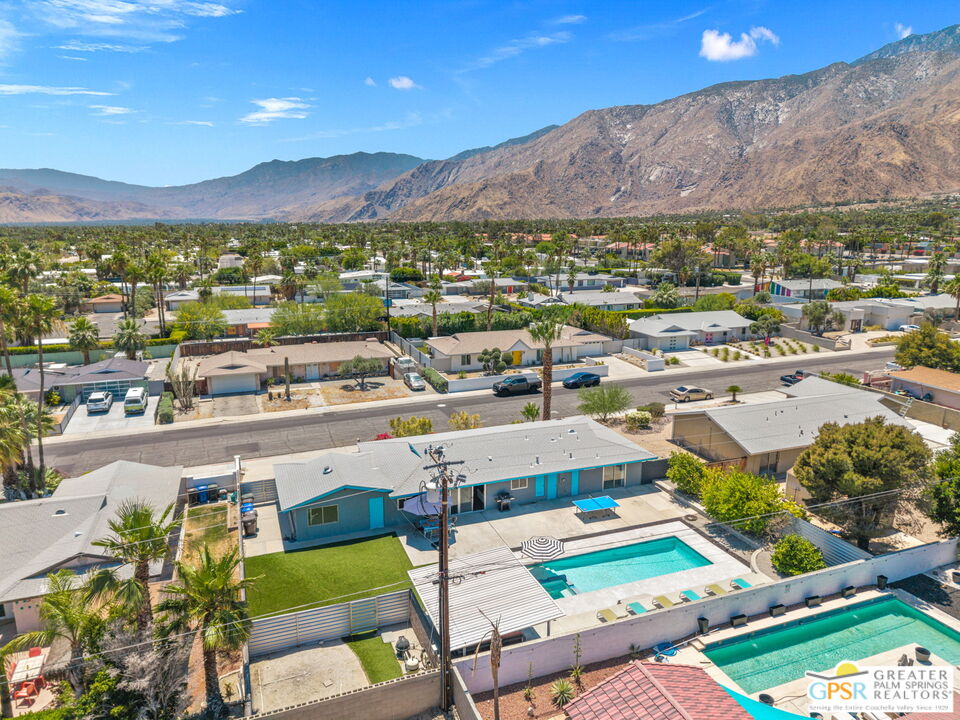 490 East Molino Road Palm Springs, CA 92262 - Photo 47 of 47 a view of a city with a mountain
