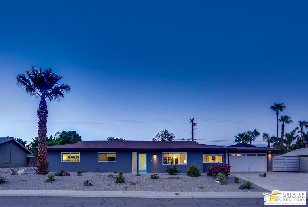 490 East Molino Road Palm Springs, CA 92262 - Photo 8 of 47 a view of a house with a yard