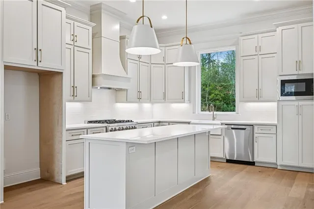 $595,000 | 2016 Kingswood Drive, Mandeville, LA 70448