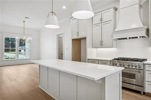 $595,000 | 2016 Kingswood Drive, Mandeville, LA 70448