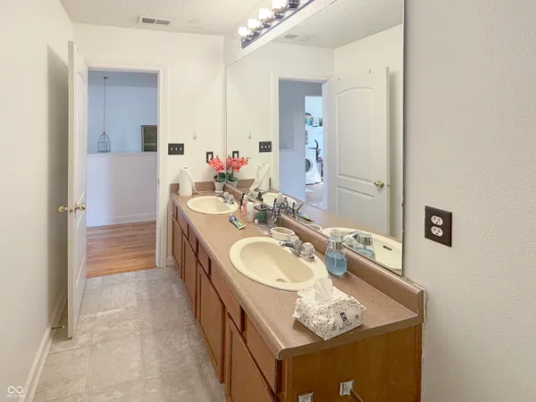 $399,900 | 1678 Juniper Lane, Greenwood, IN 46143