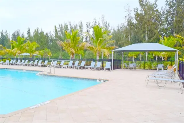 a view of a tennis court