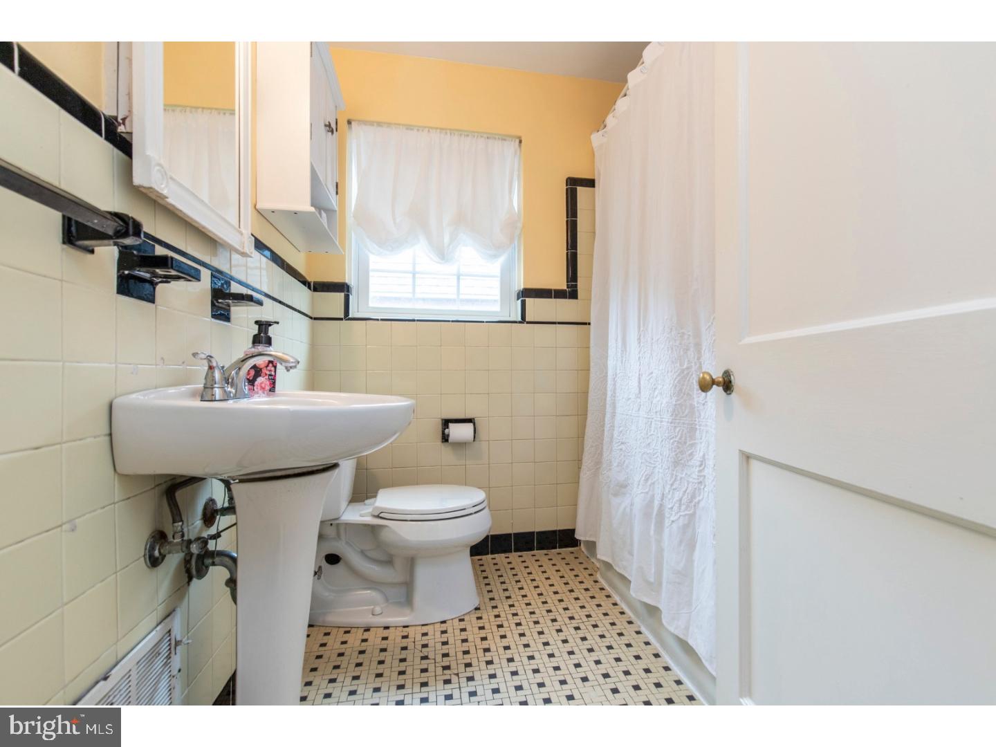 21 Sandy Bank Road Media, PA 19063 - Photo 12 of 15 Bathroom