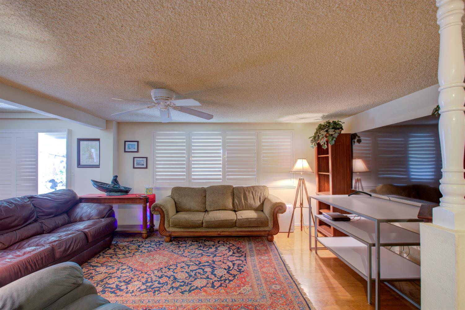 5900 Washington Road Turlock, CA 95382 - Photo 31 of 63 a living room with furniture