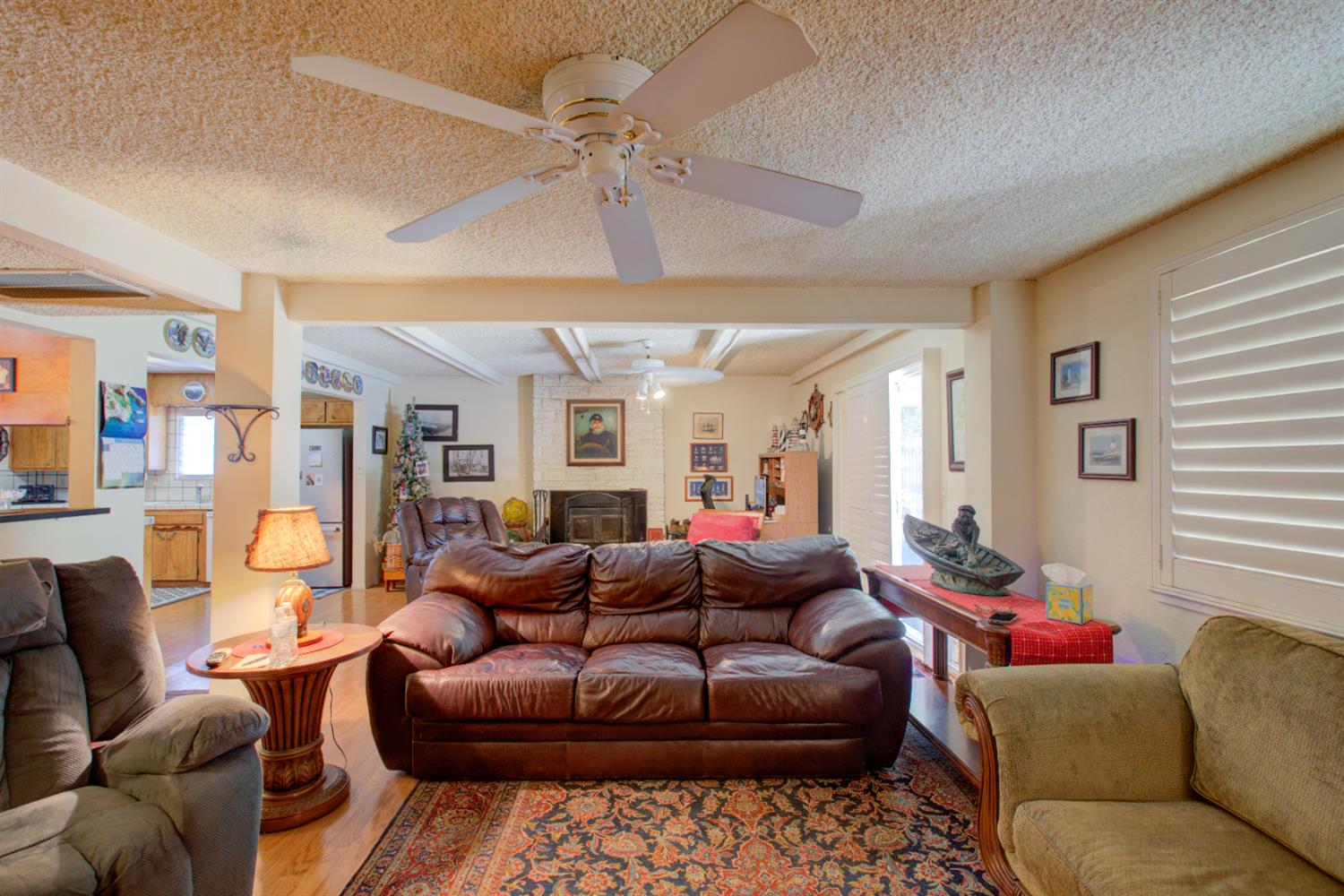5900 Washington Road Turlock, CA 95382 - Photo 33 of 63 a living room with furniture and a window