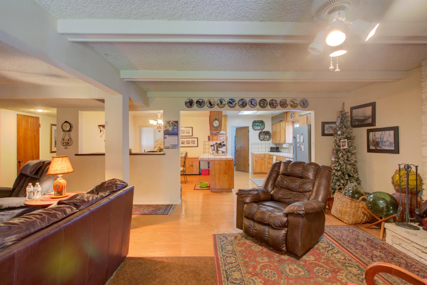 5900 Washington Road Turlock, CA 95382 - Photo 35 of 63 a living room with furniture