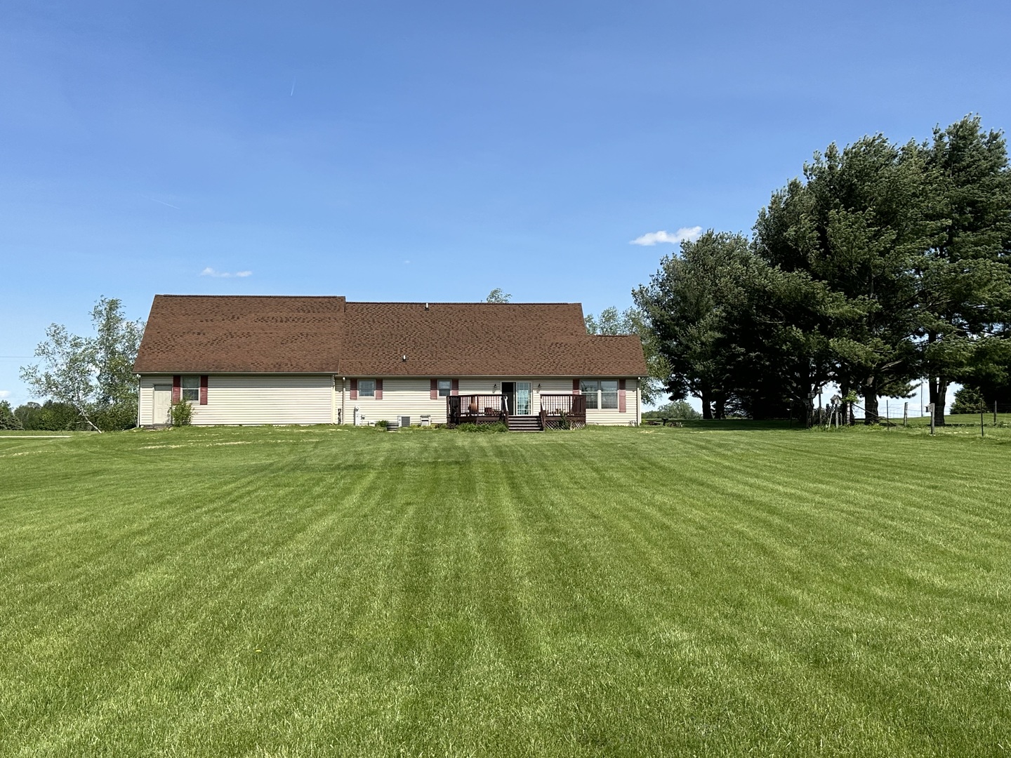 14919 Henry Road Morrison, IL 61270 - Photo 36 of 36 a view of a house with a big yard