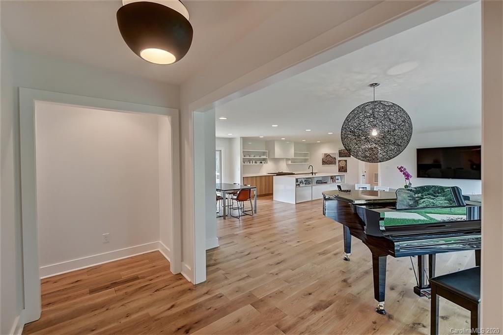 811 Lansdowne Road Charlotte, NC 28270 - Photo 7 of 43 Gallery Image 7