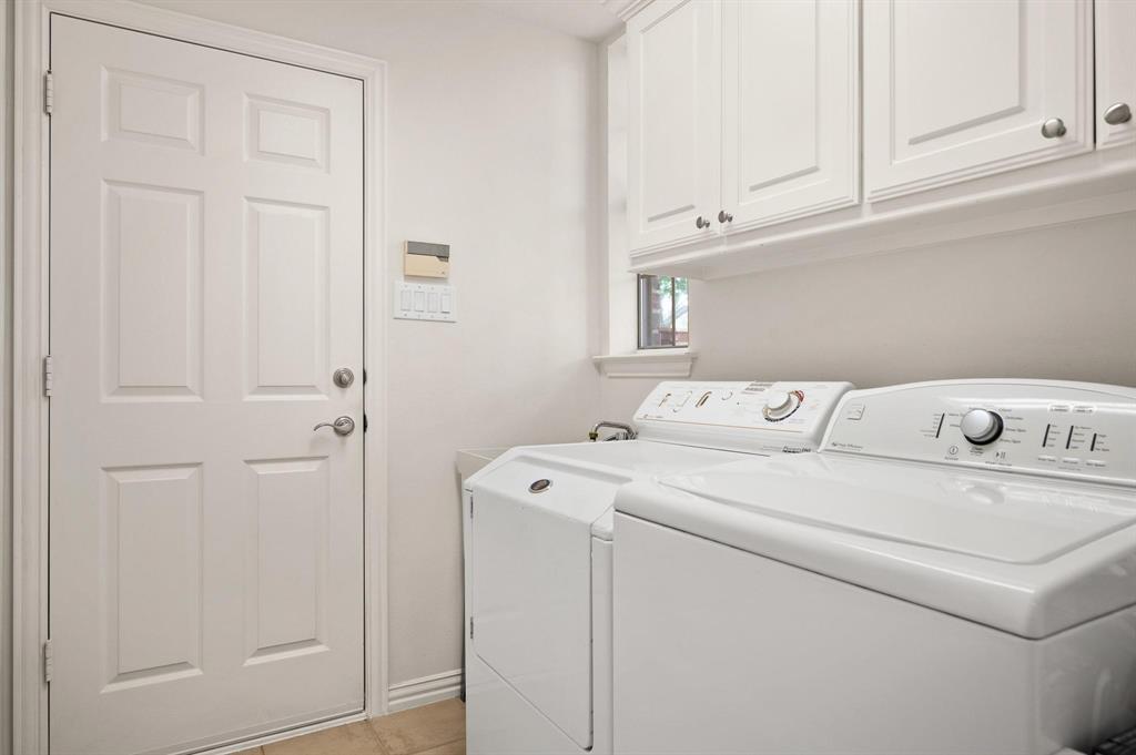 4209 Sexton Lane Dallas, TX 75229 - Photo 6 of 27 a utility room with dryer and washer