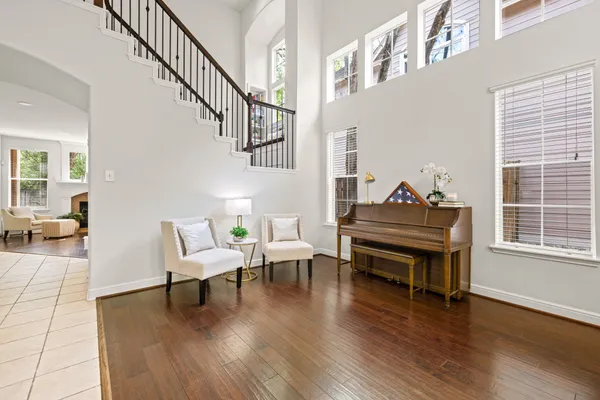$650,000 | 10 Pine Island Place, The Woodlands, TX 77382