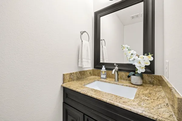 $650,000 | 10 Pine Island Place, The Woodlands, TX 77382