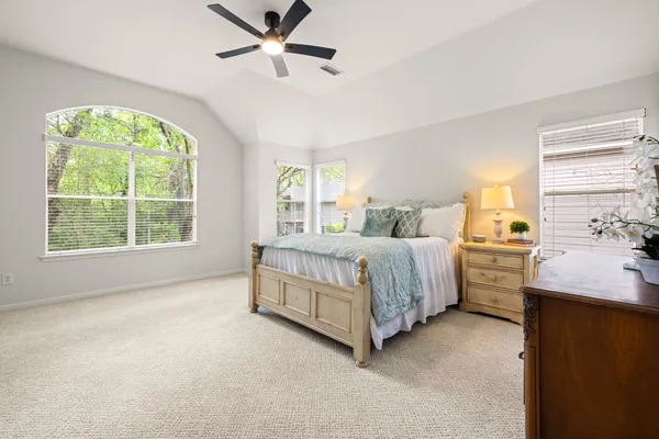 $650,000 | 10 Pine Island Place, The Woodlands, TX 77382