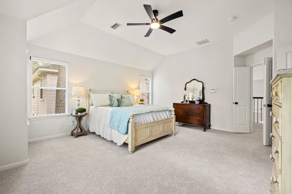 $650,000 | 10 Pine Island Place, The Woodlands, TX 77382