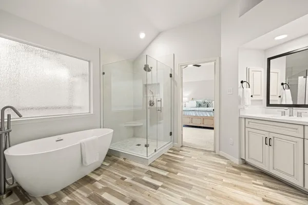 $650,000 | 10 Pine Island Place, The Woodlands, TX 77382