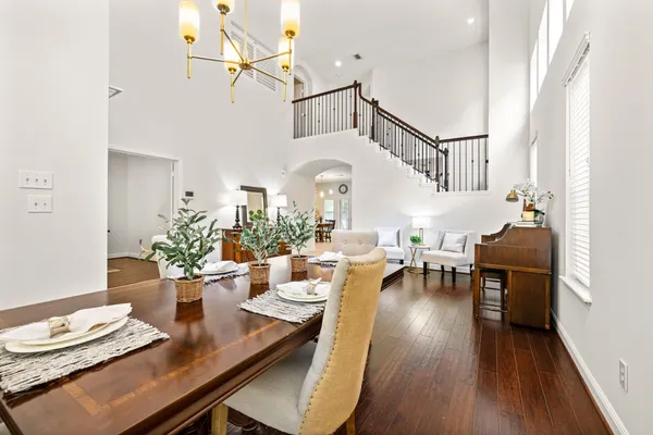 $650,000 | 10 Pine Island Place, The Woodlands, TX 77382