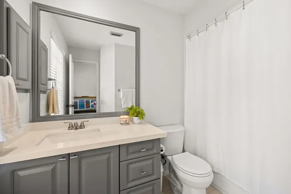 $650,000 | 10 Pine Island Place, The Woodlands, TX 77382