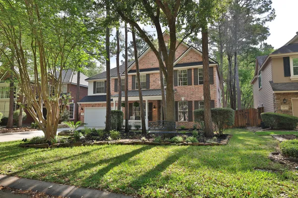 $650,000 | 10 Pine Island Place, The Woodlands, TX 77382