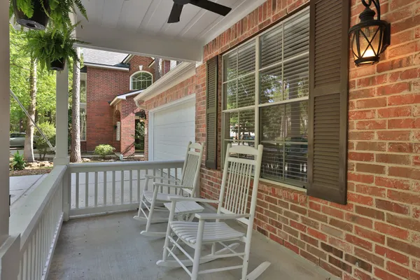 $650,000 | 10 Pine Island Place, The Woodlands, TX 77382