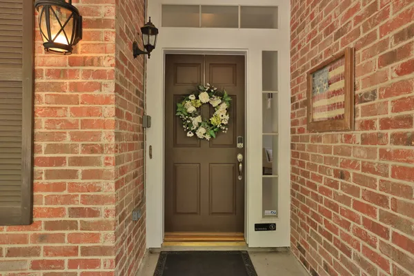 $650,000 | 10 Pine Island Place, The Woodlands, TX 77382