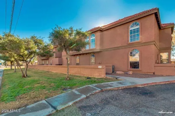 $1,950 | 1402 South Jentilly Lane, Unit 205, Tempe, AZ 85281