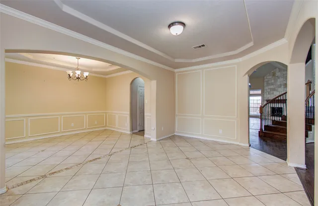 a view of a big room with closet and mirror