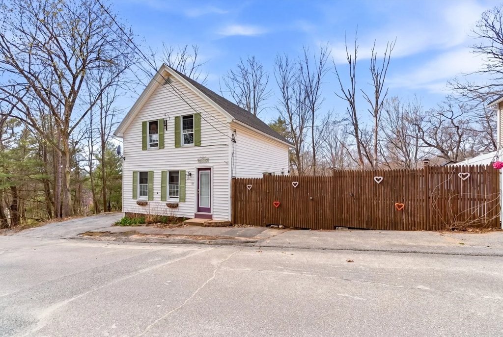 13 Keyes Street Warren, MA 01083 - Photo 3 of 16