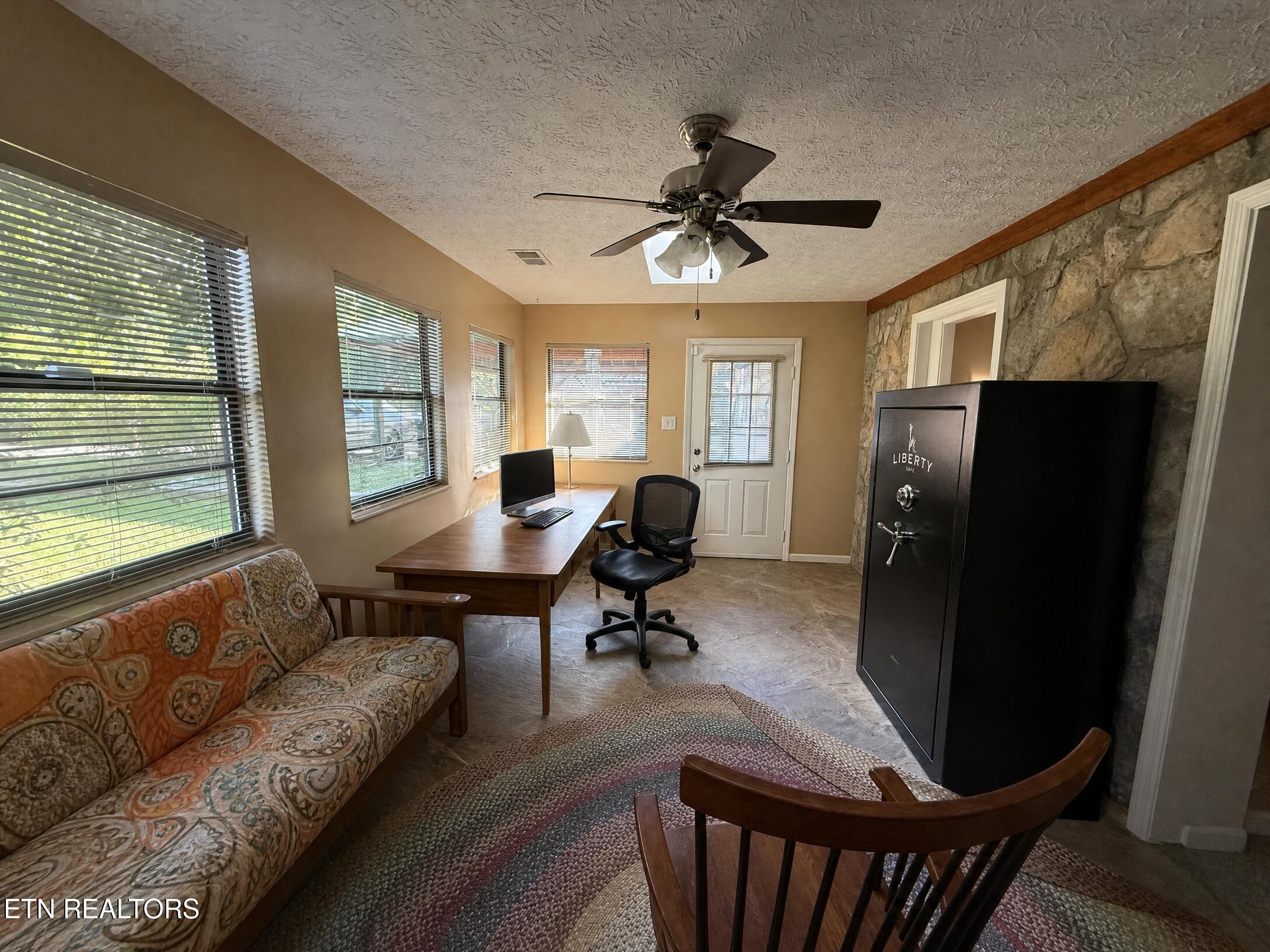 1869 East Old Topside Road Louisville, TN 37777 - Photo 27 of 39 O