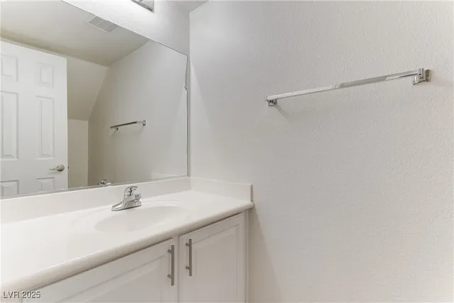 $1,915 | 1069 Thrill Court, Unit 102, Henderson, NV 89002