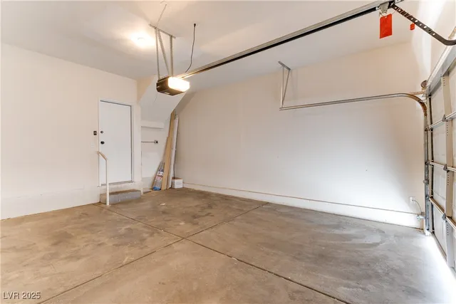 $1,915 | 1069 Thrill Court, Unit 102, Henderson, NV 89002