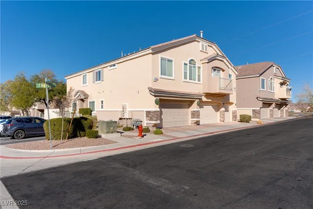 $1,915 | 1069 Thrill Court, Unit 102, Henderson, NV 89002